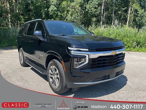 Used 2025 Chevrolet Tahoe LS AWD/4WD image 1
