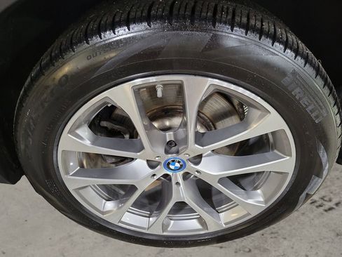 Used 2025 BMW X5 xDrive50e w/ Climate Comfort Package image 10