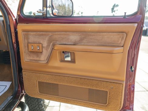 Used 1993 Dodge D/W Truck 250 image 39