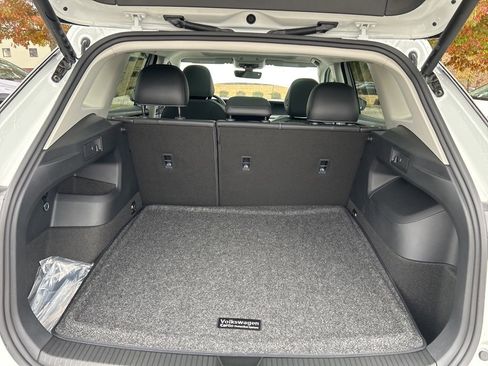 New 2025 Volkswagen Tiguan SE image 7