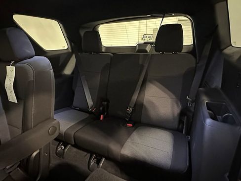 Used 2022 Chevrolet Traverse LT FWD image 20
