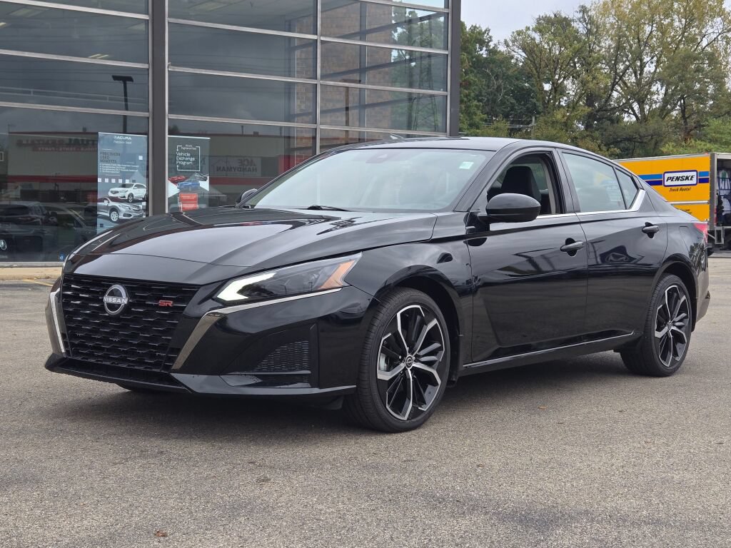 Used 2025 Nissan Altima 2.5 SR AWD/4WD image 3