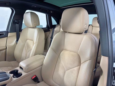 Used 2021 Porsche Macan image 36