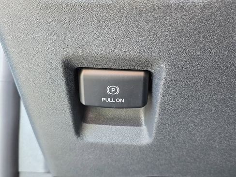 New 2025 Ford Expedition Active image 21