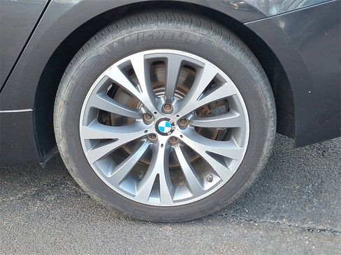 Used 2012 BMW 550i Gran Turismo xDrive image 32