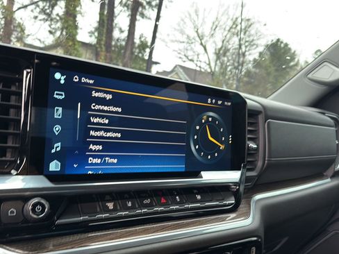 Used 2025 Chevrolet Silverado 2500 LT w/ Convenience Package image 24