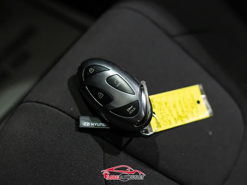 Used 2025 Hyundai Elantra SEL image 47