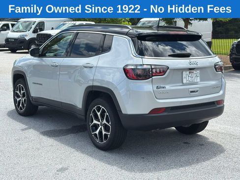 Used 2025 Jeep Compass Limited AWD/4WD image 5