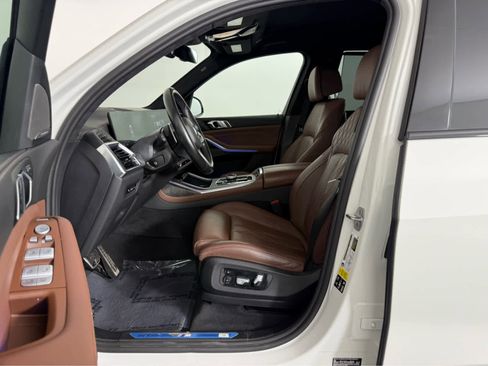 Certified 2024 BMW X7 xDrive40i w/ M Sport Package image 10