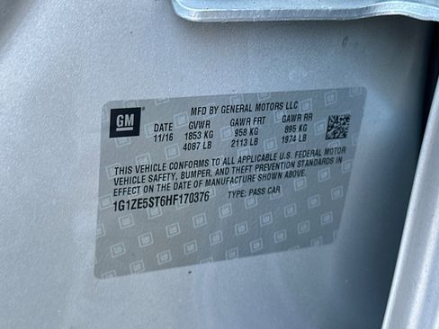 Used 2017 Chevrolet Malibu LT FWD image 28