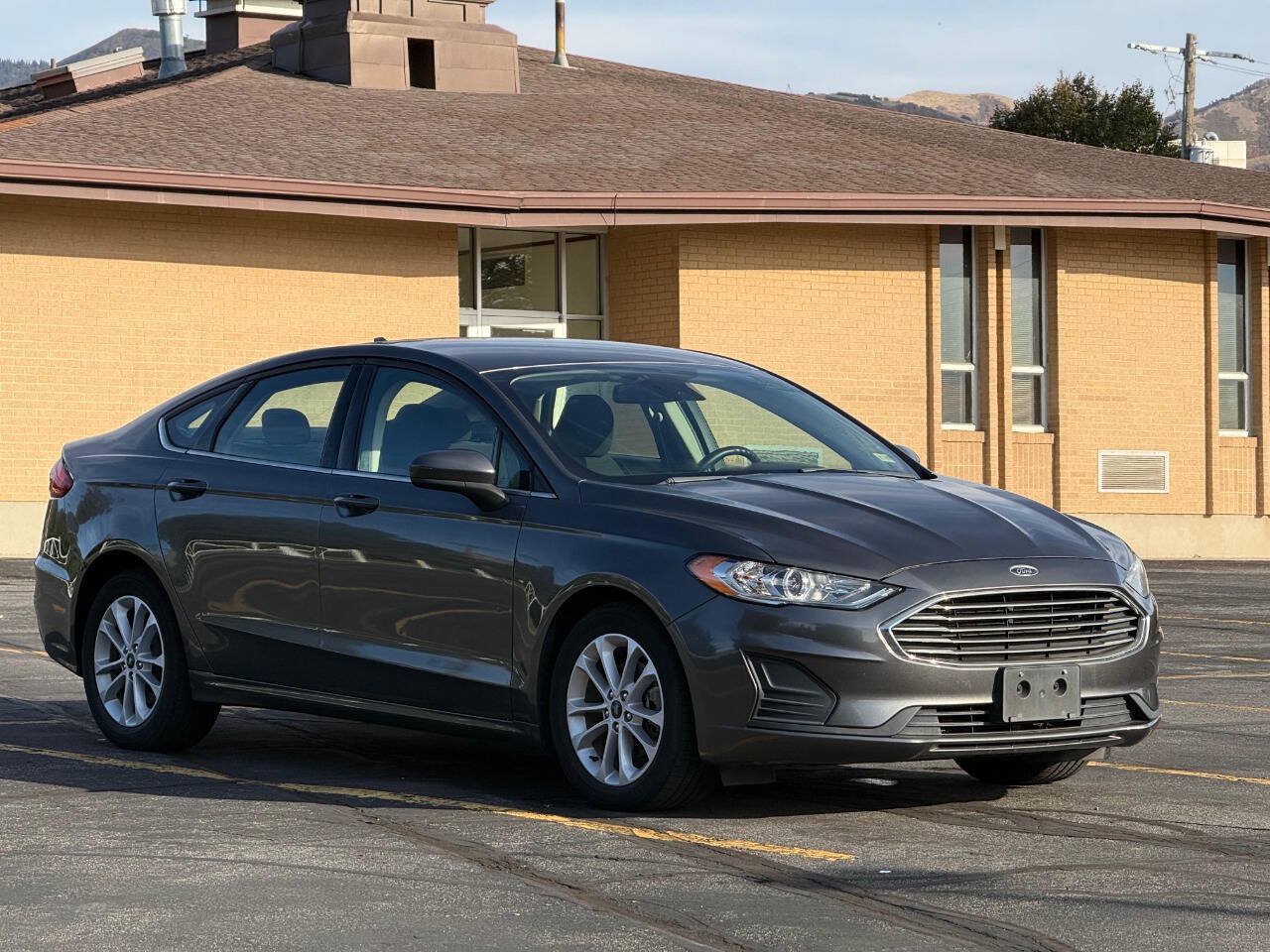 Used 2020 Ford Fusion SE FWD image 7