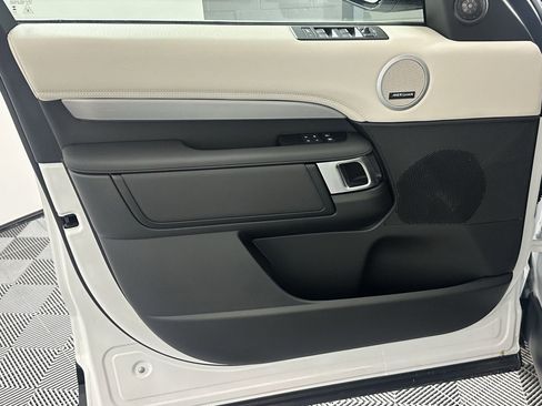 Certified 2025 Land Rover Discovery Dynamic SE image 15