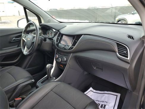 Certified 2022 Chevrolet Trax LT w/ LT Convenience Package image 28