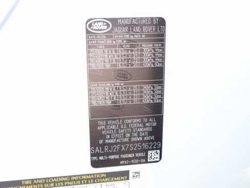 New 2025 Land Rover Discovery S image 29