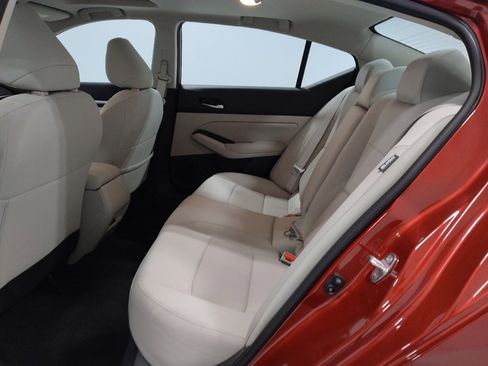 Used 2022 Nissan Altima 2.5 SV w/ SV Premium Package image 18