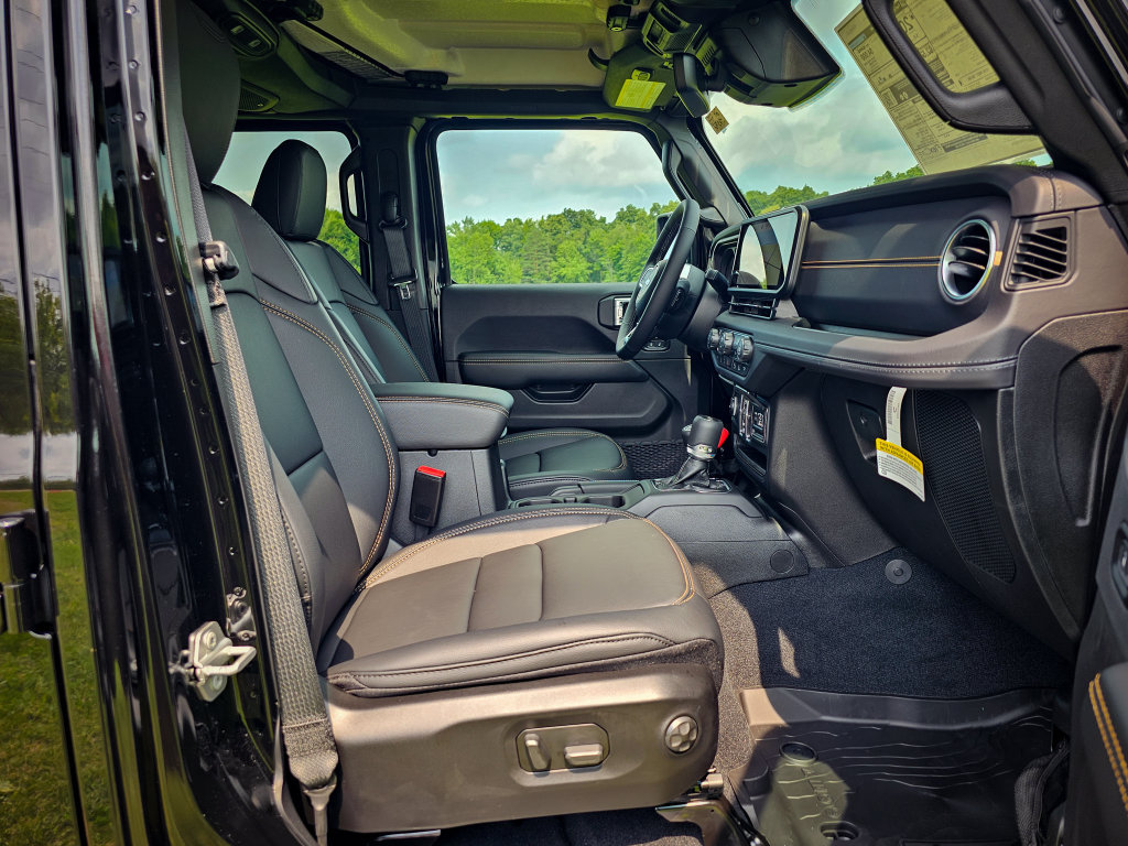 New 2026 Jeep Wrangler Unlimited Sahara AWD/4WD image 41