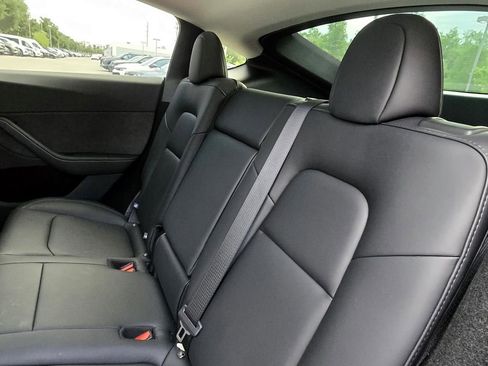 Used 2025 Tesla Model Y Long Range AWD/4WD image 13
