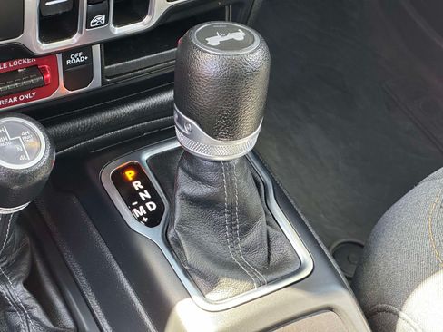 Used 2024 Jeep Wrangler Unlimited AWD/4WD image 32