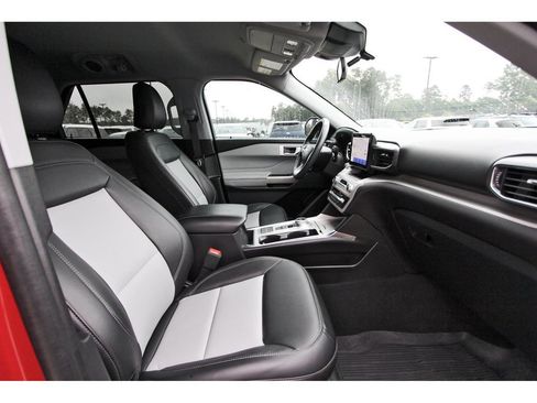 Certified 2023 Ford Explorer XLT w/ Equipment Group 202A RWD image 28