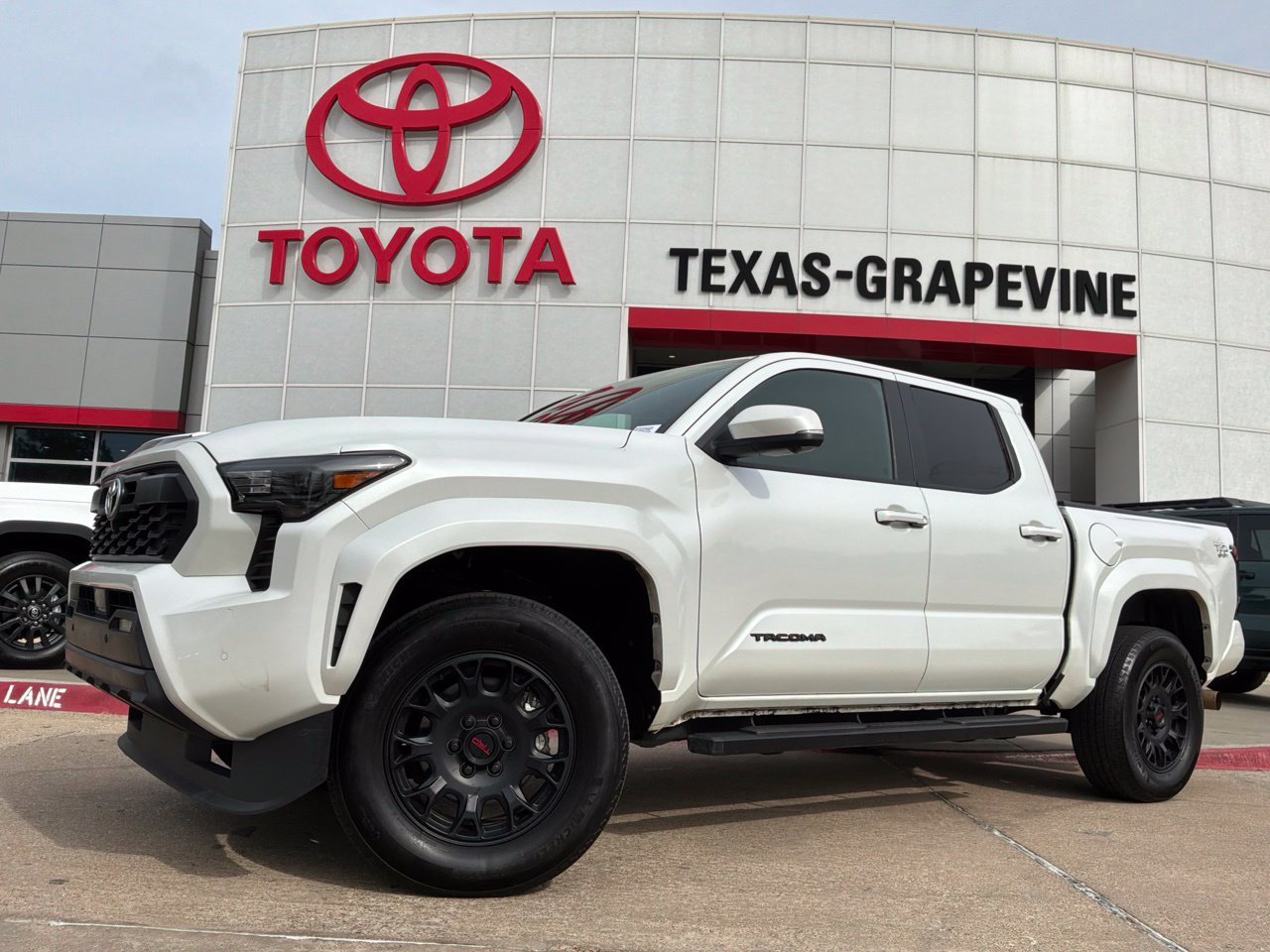 Used 2024 Toyota Tacoma TRD Sport w/ TRD Sport Premium Package AWD/4WD image 2