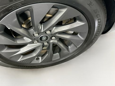 Used 2022 Land Rover Discovery S R-Dynamic image 11