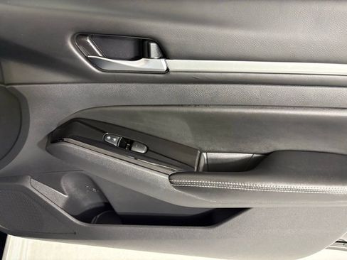 Used 2023 Nissan Altima 2.5 SV FWD image 12