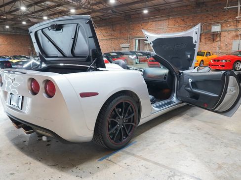 Used 2006 Chevrolet Corvette Convertible w/ Preferred Equipment Group RWD image 28