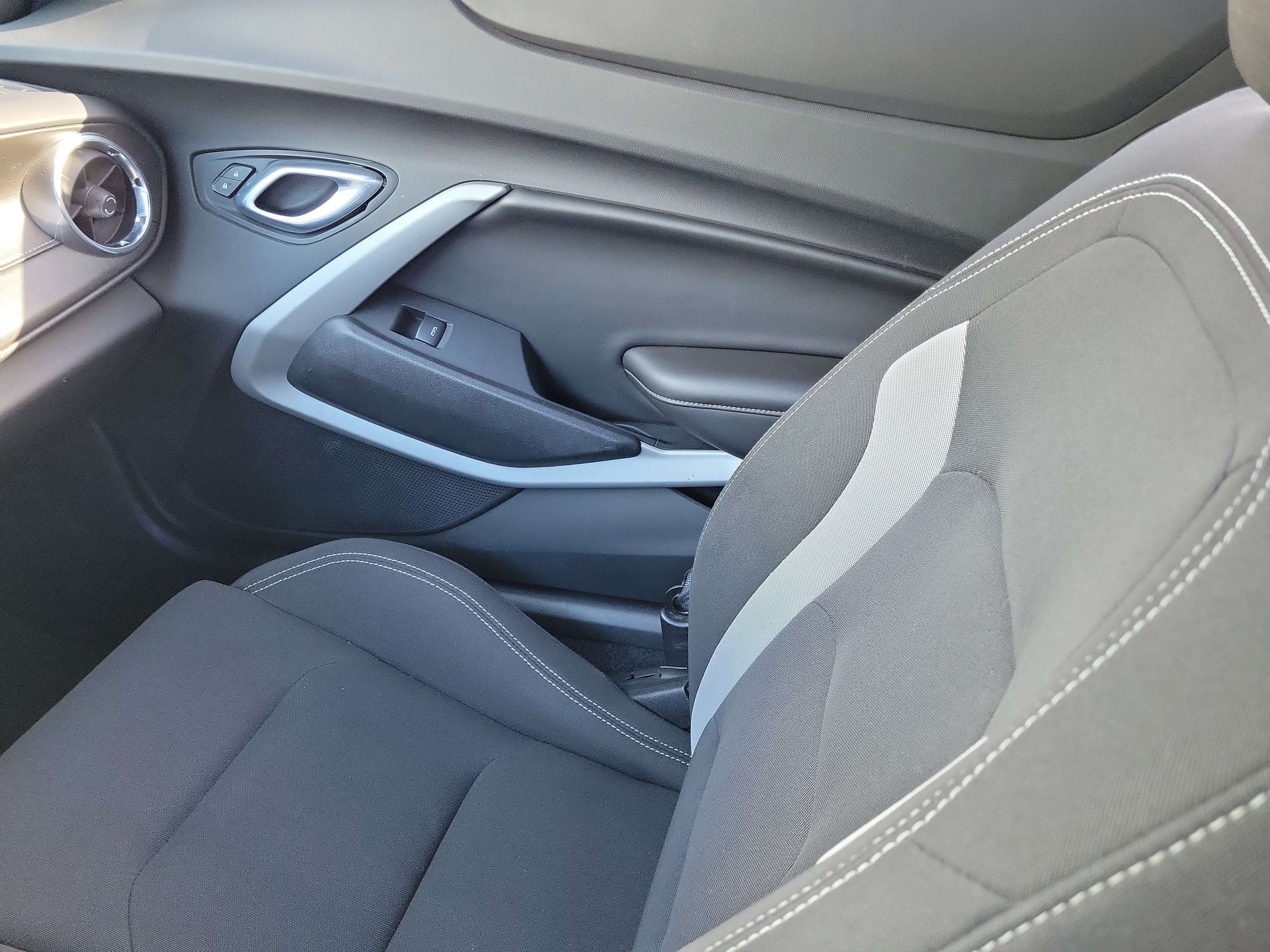 Used 2019 Chevrolet Camaro LT w/ Black Appearance Package RWD image 17