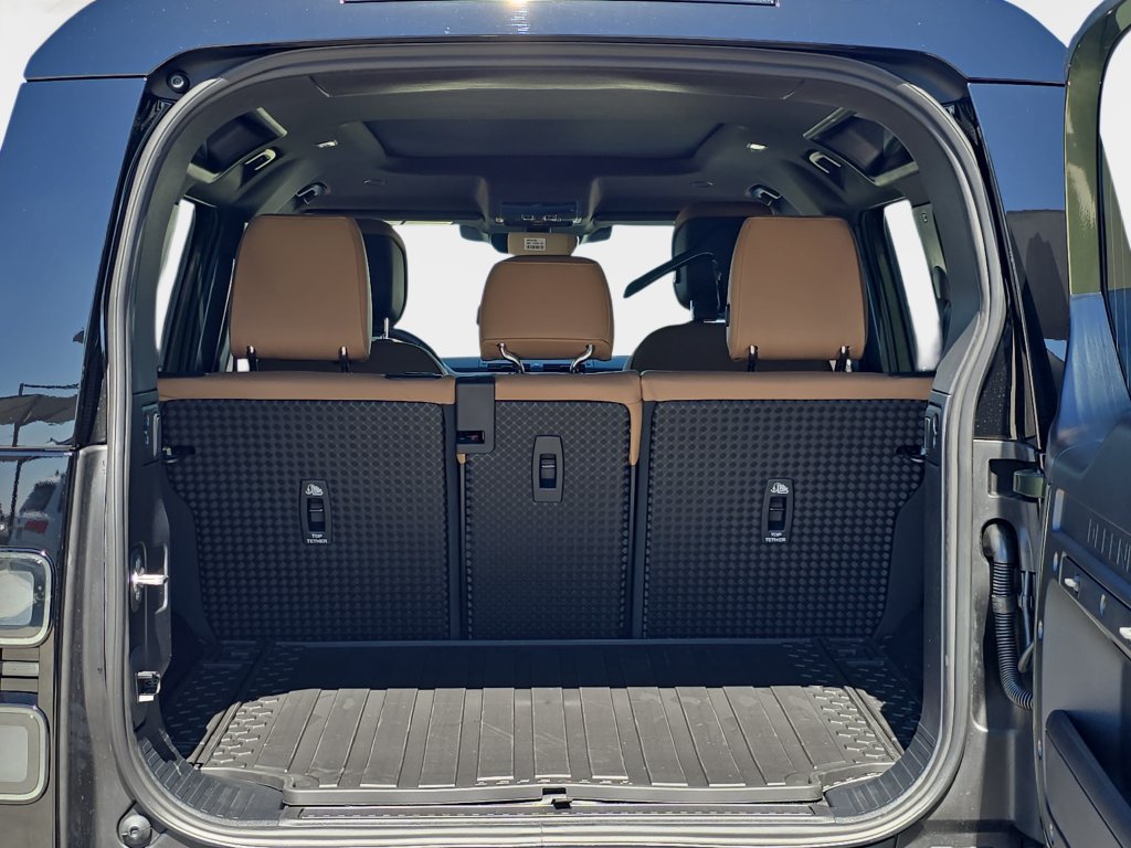 New 2026 Land Rover Defender 110 X-Dynamic SE AWD/4WD image 12