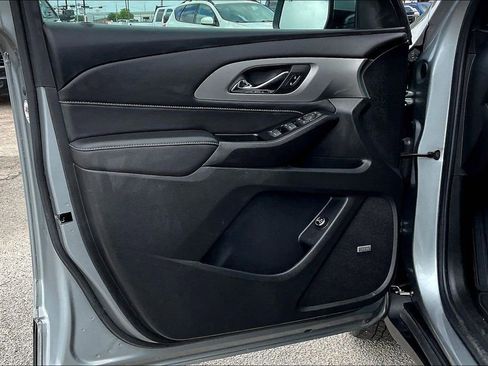 Used 2023 Chevrolet Traverse LT w/ LT Premium Package image 17