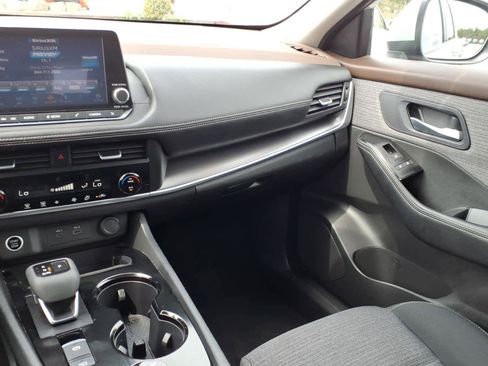 Used 2023 Nissan Rogue SV AWD/4WD image 15