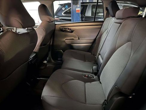Certified 2023 Toyota Highlander LE image 14