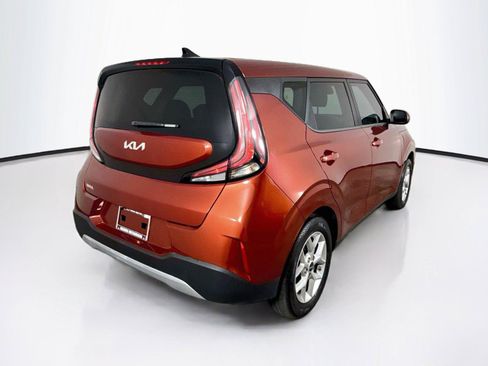 Used 2025 Kia Soul LX w/ LX Technology Package FWD image 3