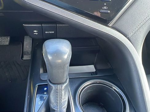 Used 2019 Toyota Camry SE image 18