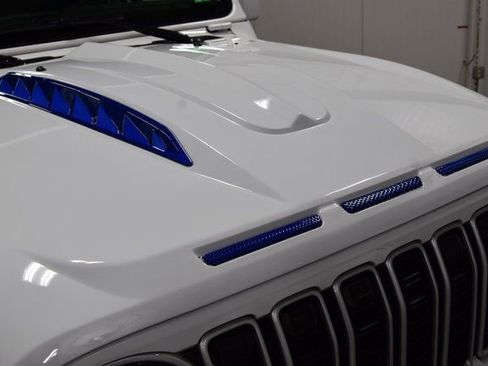 Used 2024 Jeep Wrangler Sahara w/ Safety Group image 14