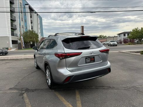 Used 2021 Toyota Highlander Limited AWD/4WD image 9