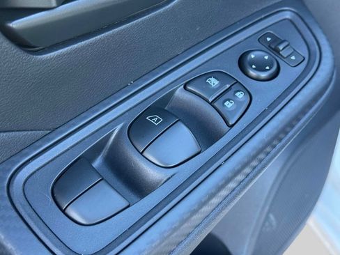 Used 2025 Nissan Versa S w/ Trunk Package FWD image 16