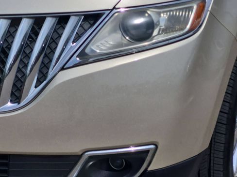 Used 2011 Lincoln MKX AWD w/ Wood Pkg image 11