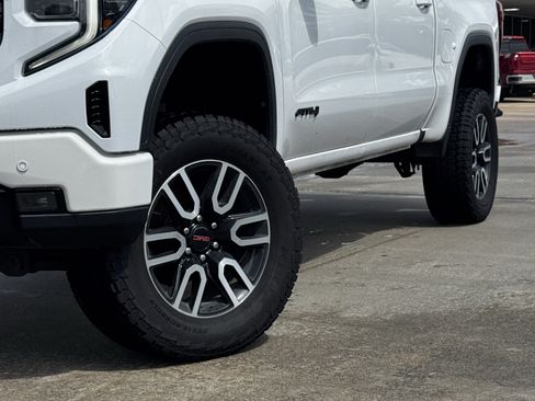Used 2022 GMC Sierra 1500 AT4 w/ Technology Package AWD/4WD image 12