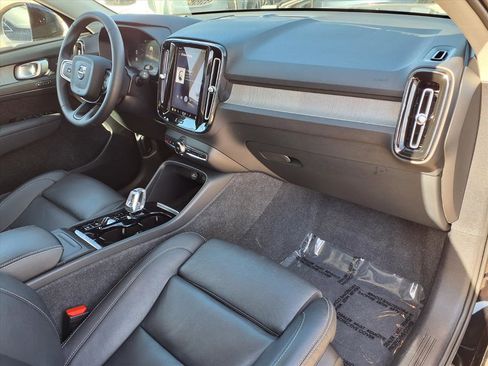 Certified 2024 Volvo XC40 B5 Plus image 10