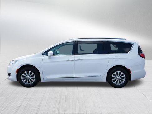 Used 2018 Chrysler Pacifica Touring-L Plus FWD image 4
