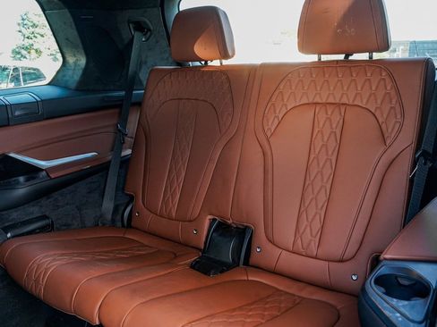 Used 2025 BMW X7 M60i image 24