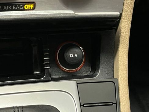 Used 2013 Volkswagen CC Lux FWD image 11
