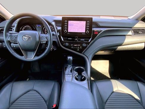 Used 2022 Toyota Camry SE FWD image 14