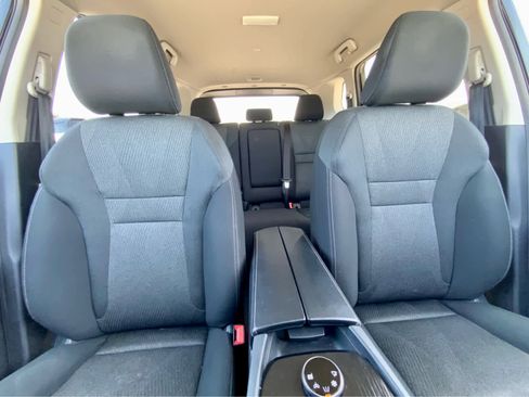 Used 2024 Nissan Rogue SV AWD/4WD image 26
