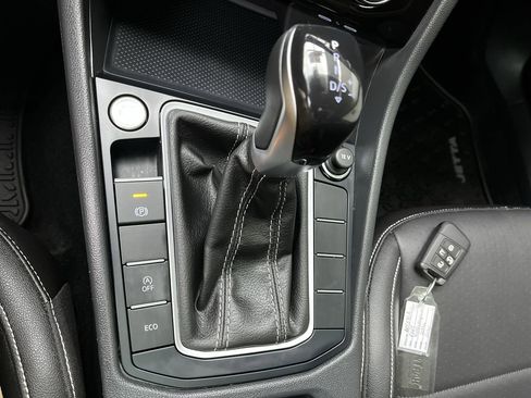 Used 2024 Volkswagen Jetta SE w/ Panoramic Sunroof Package image 25