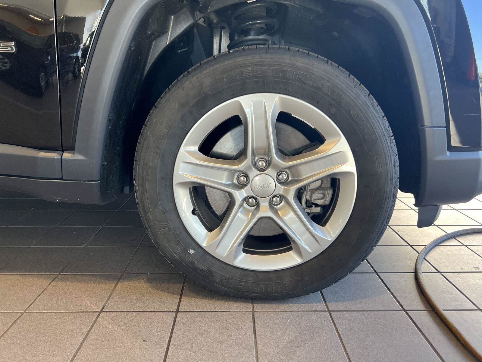 Used 2023 Jeep Compass Latitude w/ Convenience Group AWD/4WD image 10