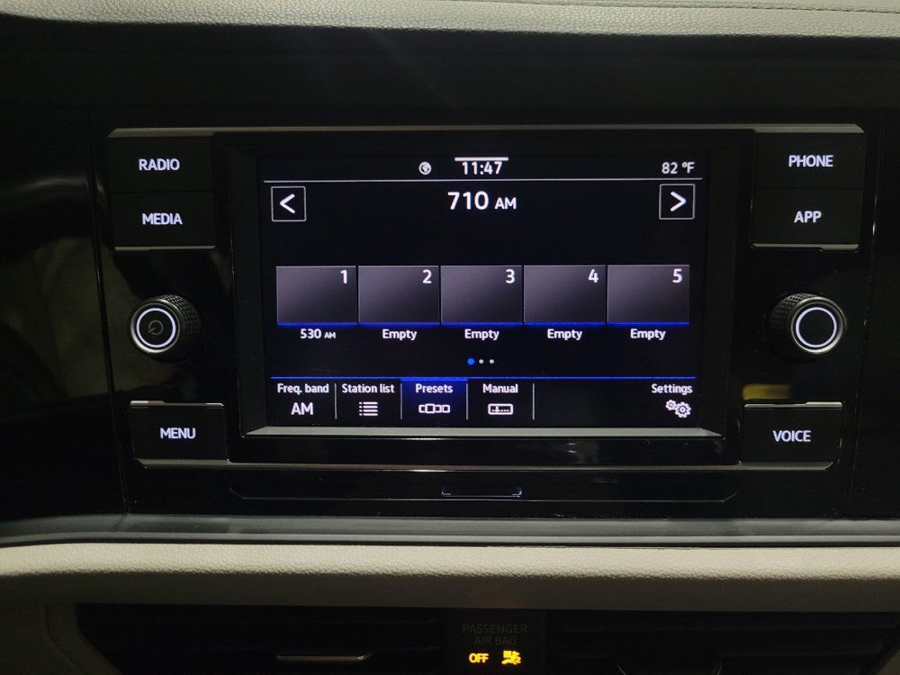 Used 2023 Volkswagen Jetta SE FWD image 25
