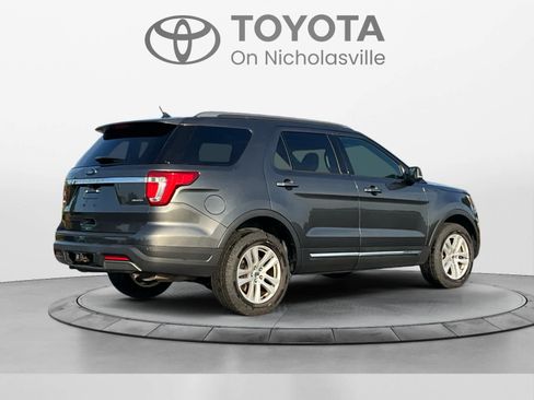 Used 2019 Ford Explorer XLT w/ Equipment Group 202A AWD/4WD image 5