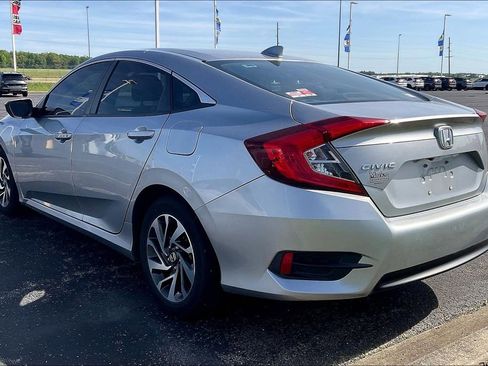 Used 2018 Honda Civic EX image 3